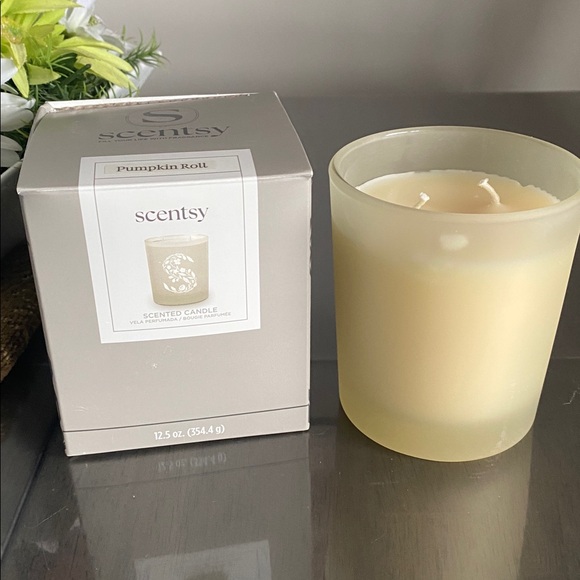 Scentsy Other - New🌈 Scentsy Pumpkin Roll Scented Candle
